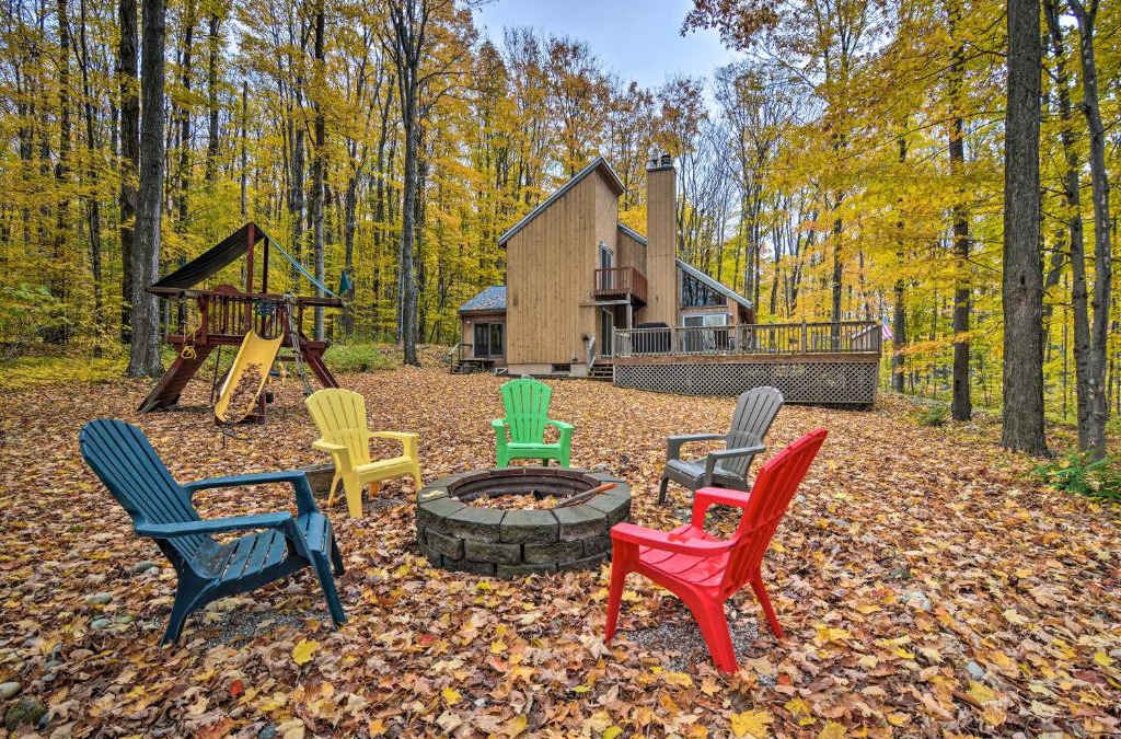 Harbor Springs House | Family Escape - Near Little Traverse Wheelway