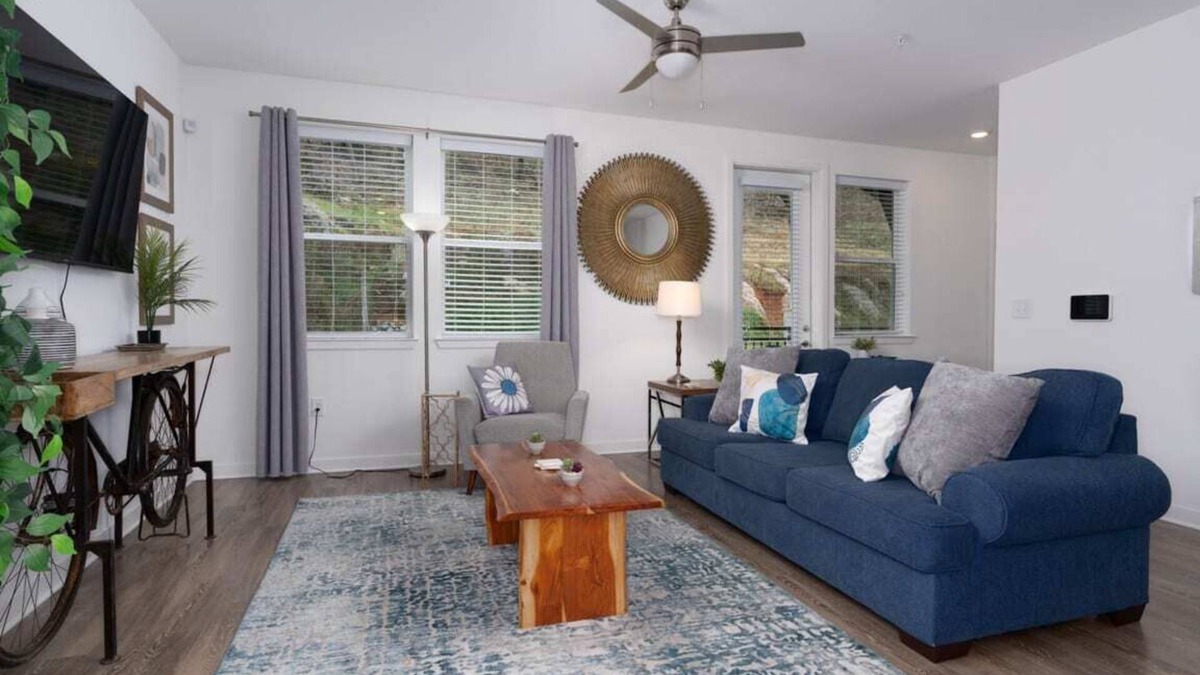 Pelham House | Family Escape w/Garage, Pool & Park