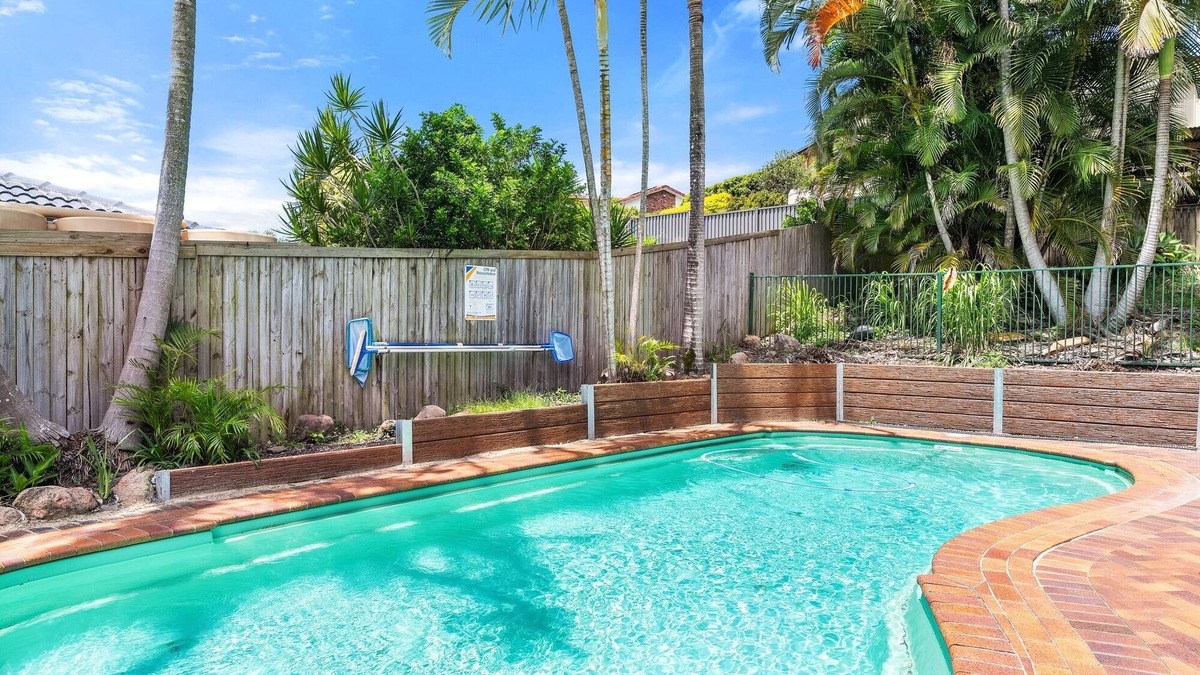 Albany Creek House | Family Escape with Pool & Garden in Albany Creek
