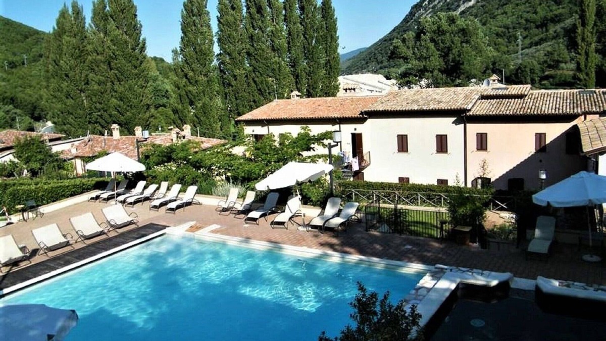 Foligno House | Family Escape With Pools and Sauna