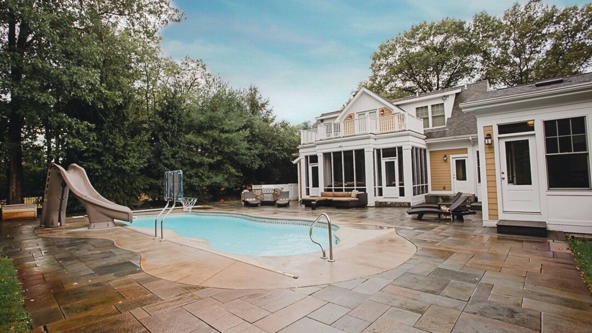 Grand Beach House | Family Estate/heated pool/short walk to beach/playground/golf/basketball/tennis