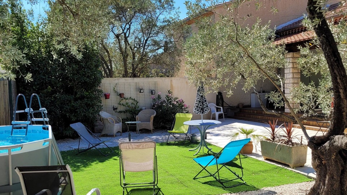 Chateauneuf-de-Gadagne House | family-friendly home