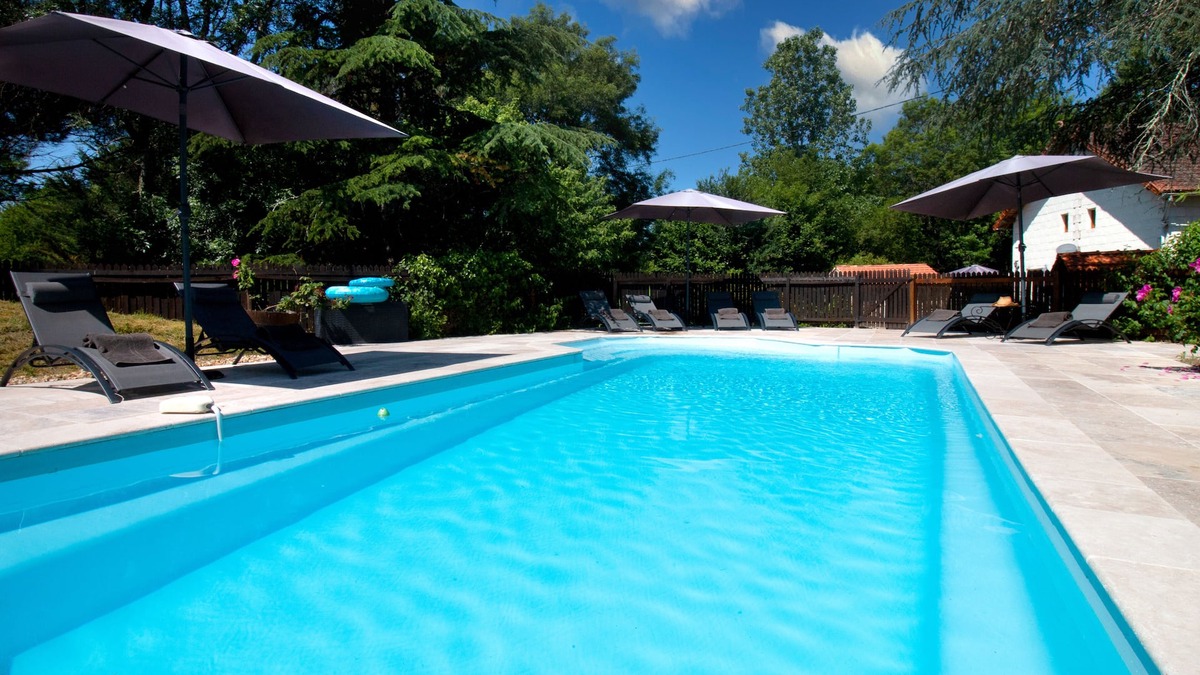 Saint-Martin-de-Gurson Villa | Family Farmhouse near Bergerac & St Emilion with private heated pool.