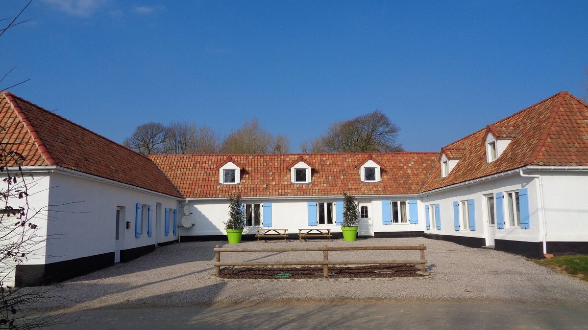 Parenty Other | Family farmhouse sleeps up to 14 guests.