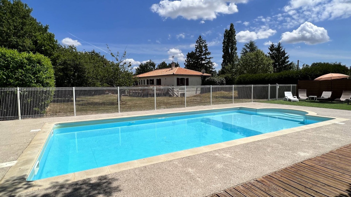 La Boissiere-des-Landes House | Family friendly 5 bedroom Gite with Private Heated Pool Set In 1 Acre