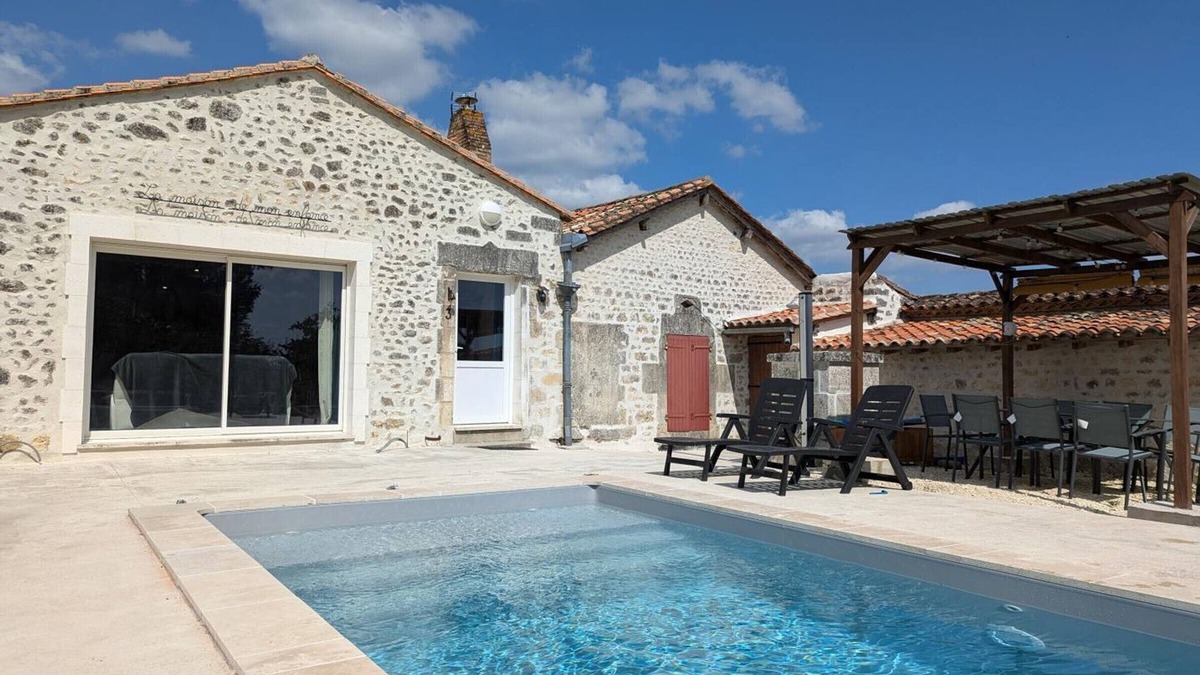 Magnac-Lavalette-Villars Cottage | Family House with Private Pool and Large Garden