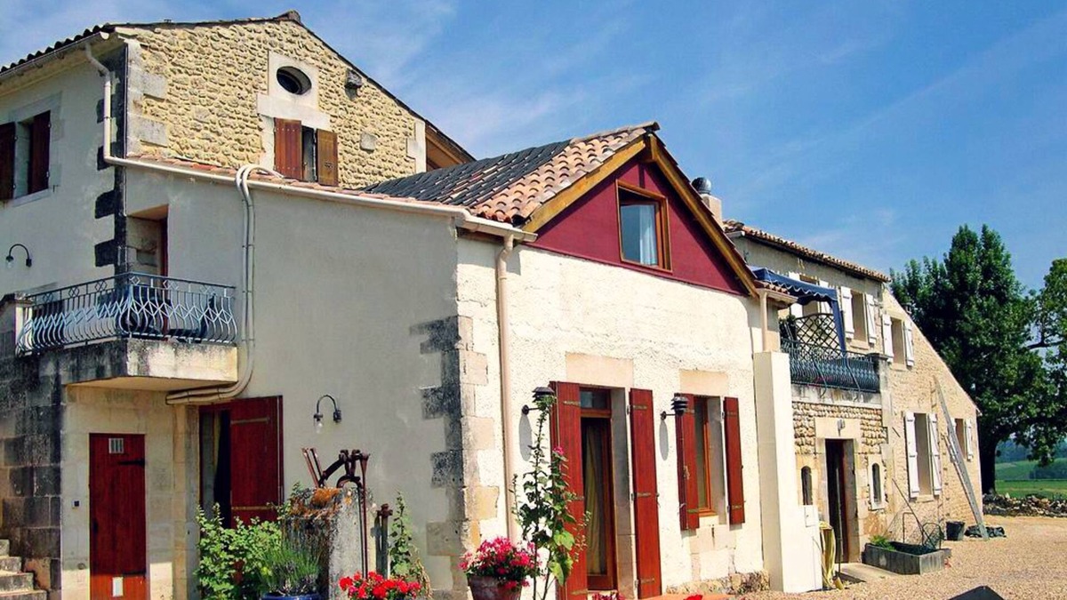 Saint-Georges-des-Agouts House | Family House with Large Heated Infinity Pool and Spectacular Views