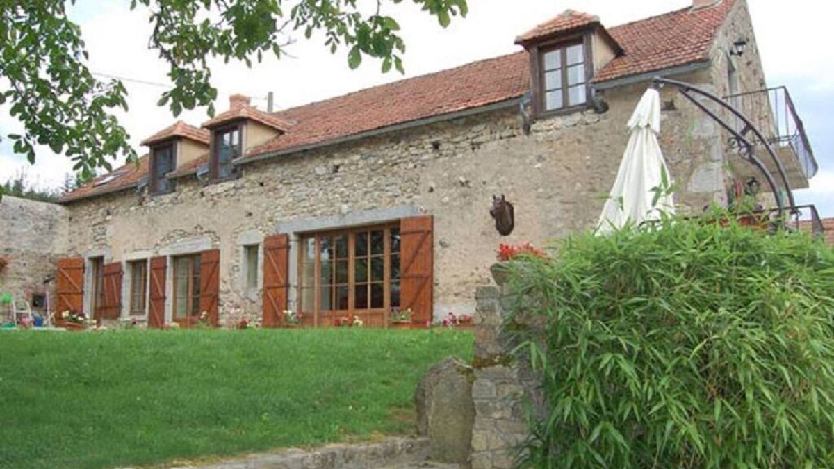 Saint-Germain-des-Champs Cottage | Family house