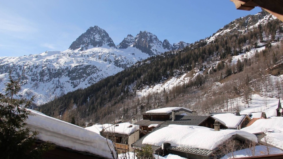 Le Tour Ski Chalet | Family-friendly ski to the door Chalet with Sauna