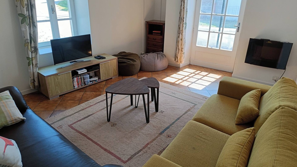 Vernoux-en-Gatine House | Family-friendly 3 bedroom home in the countryside!