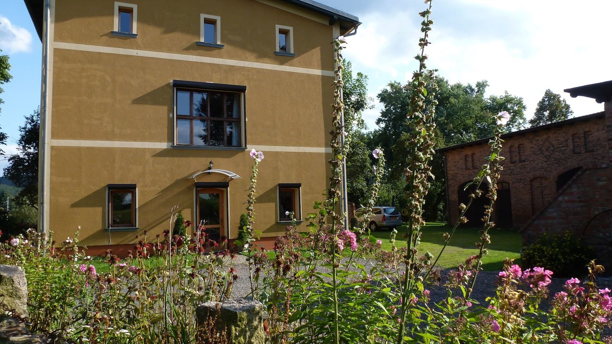 Janowice Wielkie House | Family-friendly holiday home with a large playroom and garden. Pet-friendly!