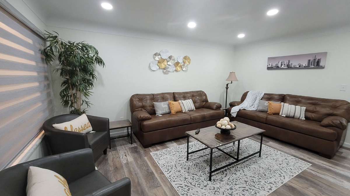 Dearborn Heights House | Family-Friendly 3BR Home – Fully Renovated, 20 Mins to Detroit