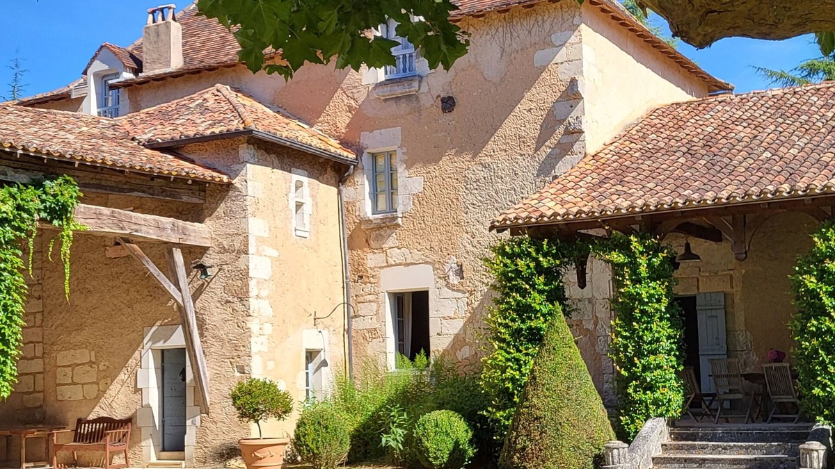 Neuvic House | FAMILY FRIENDLY 16th CENTURY MANOR WITH POOL AND RIVER IN PERIGORD - FRANCEn