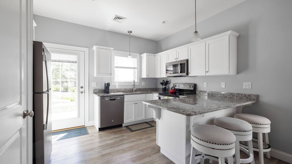 Arundel House | Family friendly 2-bedroom/2 bathroom house in Arundel with free WiFi, pool & gym