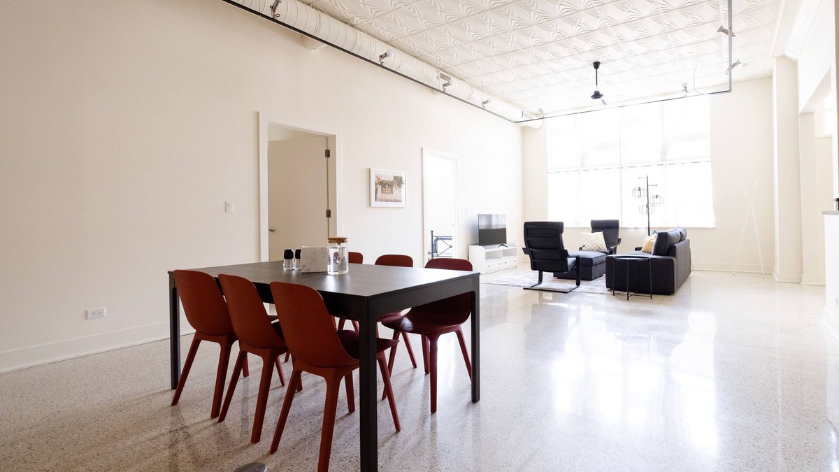 McKinley Park Apartment | Family Friendly 2-Bedroom w/Kitchen & Laundry