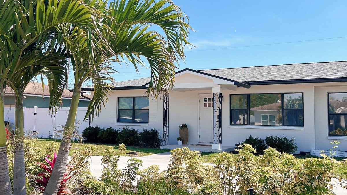 Disston Heights House | Family-Friendly 2BR Home in St. Petersburg – WiFi, AC & Great Location!