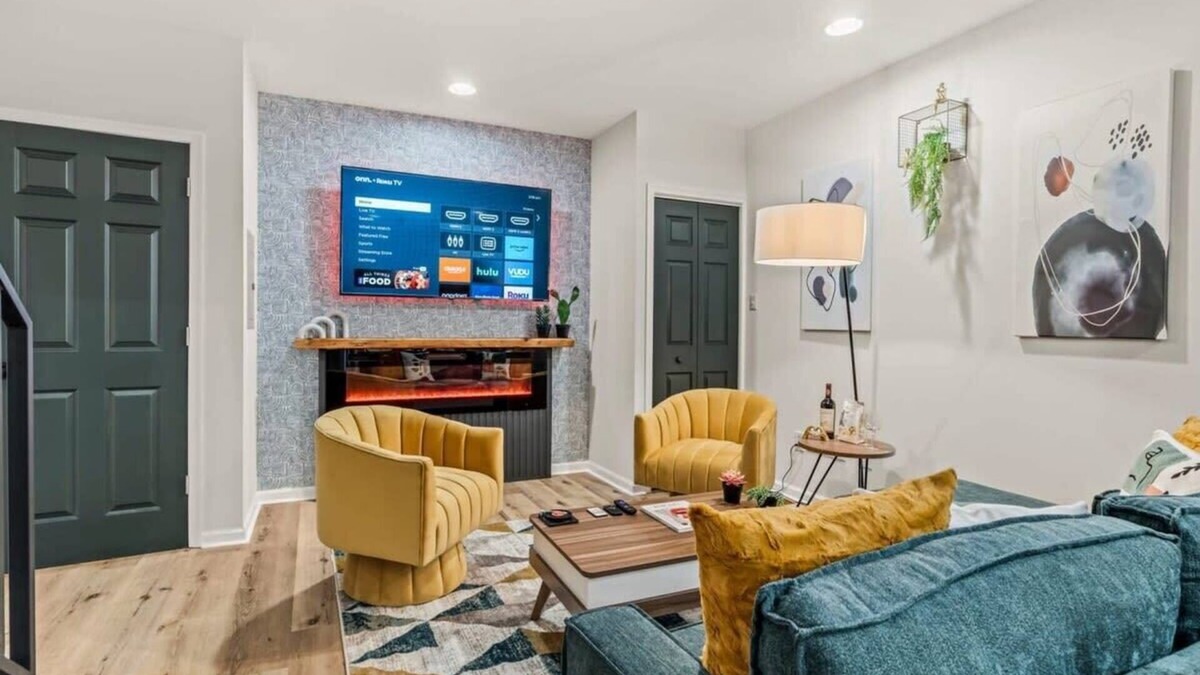 Old City Condo | Family-friendly 2BR Condo with Free Parking!