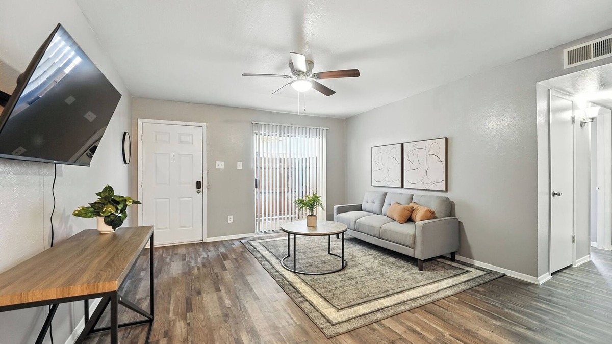 Southridge Apartment | Family-Friendly 2Bd Midterm Stay I Parking Onsite