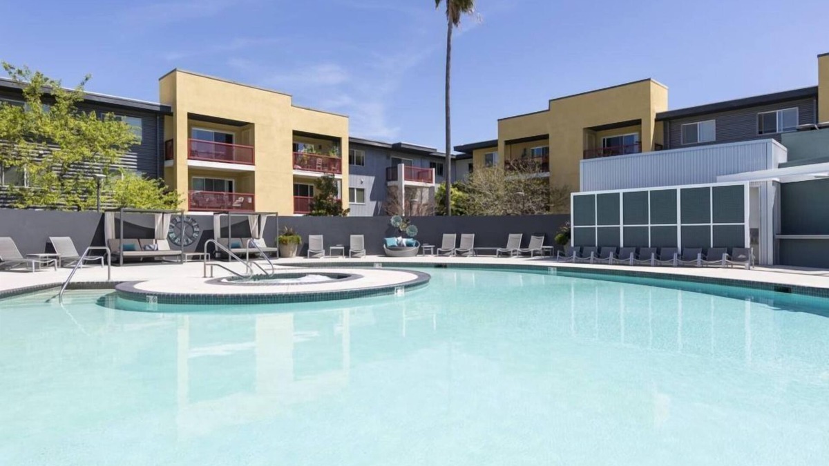 East San Mateo Condo | Family-Friendly 2BR Condo in City South with Pool