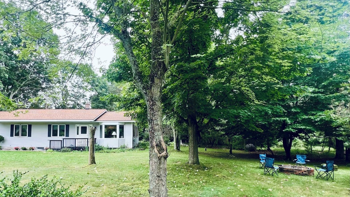 Arcadia House | Family Friendly 2BR with Lake Michigan Beach, Skiing, Golf Nearby