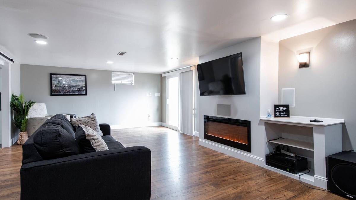 Iroquois House | Family Friendly 3 bed 2 bath close to many Louisville Landmarks
