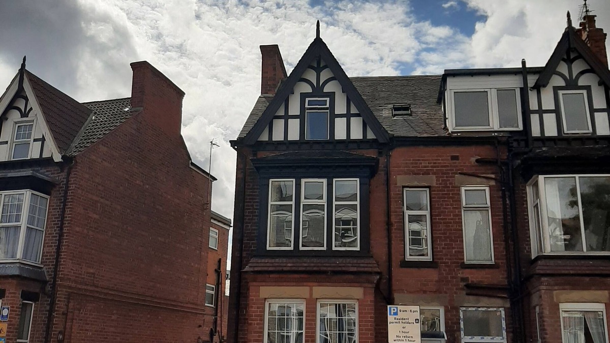Bridlington Old Town Apartment | Family friendly, 3 bedrooms with parking & garden. Close to beach and town.