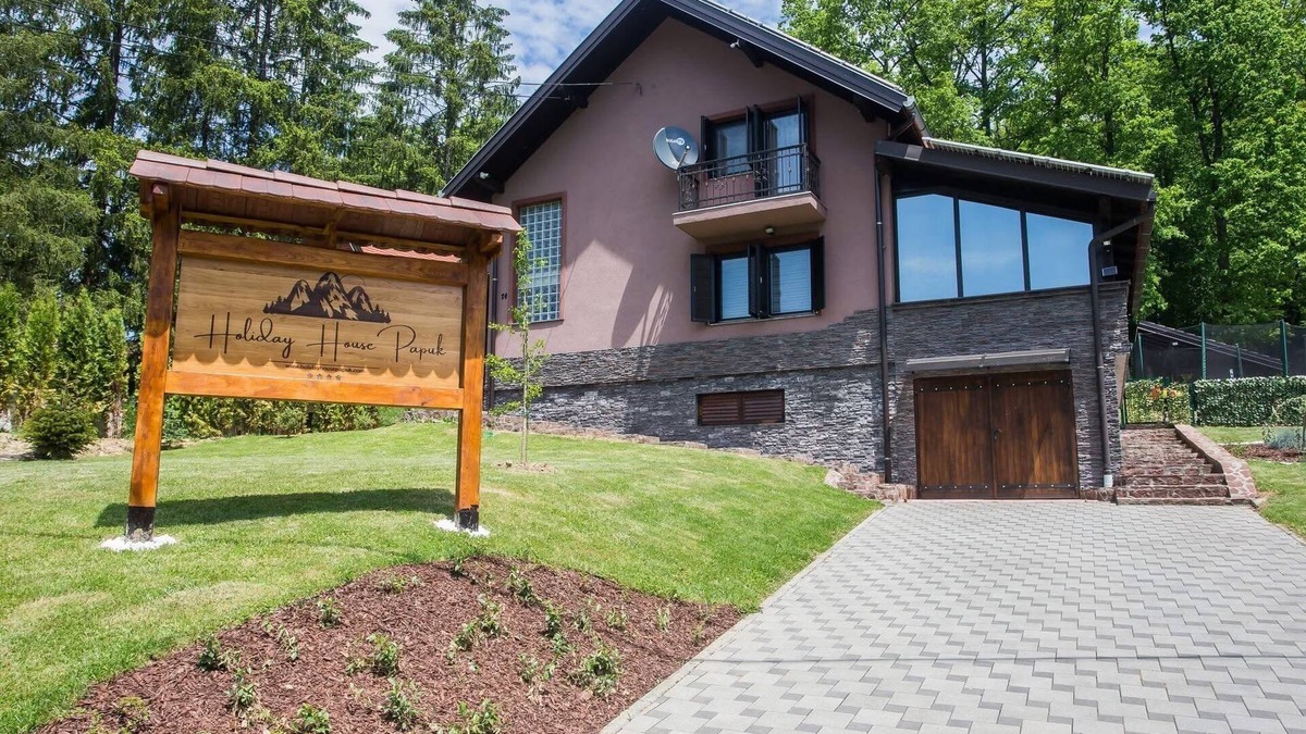 Brestovac House | Family-friendly 3-bedroom house with pool and spa in Novo Zvečevo