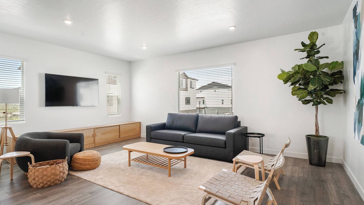 American Fork House | Family-Friendly 3-Story Home Sleeps 8