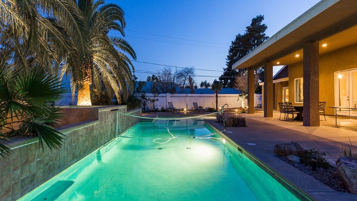 Royal Crest Rancheros House | Family Friendly 3600 Sq Ft 5 Bedrooms 4 Bathrooms 3 Miles To Strip