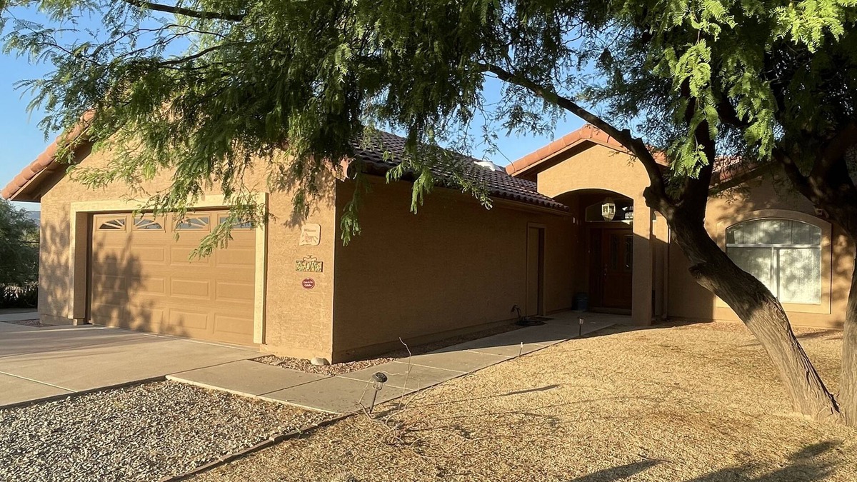 Anthem House | Family Friendly 3bed, 3bath house on Horse Ranch, minutes from trails and shops.