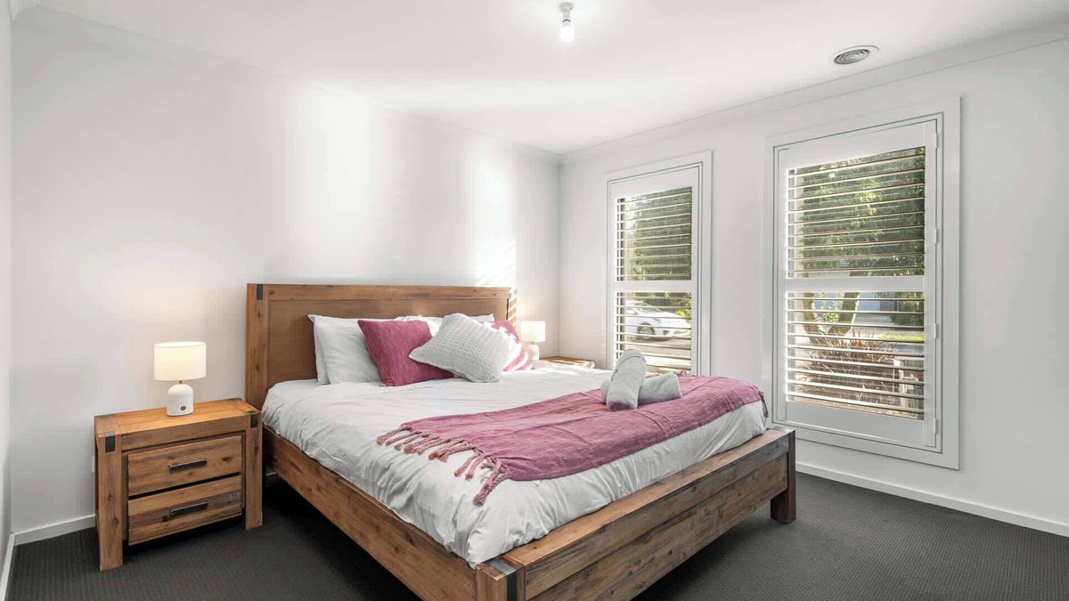 Grovedale House | Family-Friendly 4BR Mount Duneed Manor