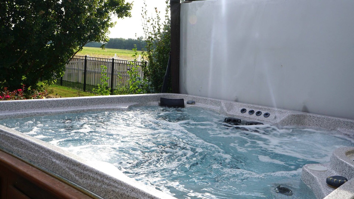 St. Marys House | Family Friendly 4 Bedroom, 3 Bath Family, Hot Tub and playground. Sleeps 12