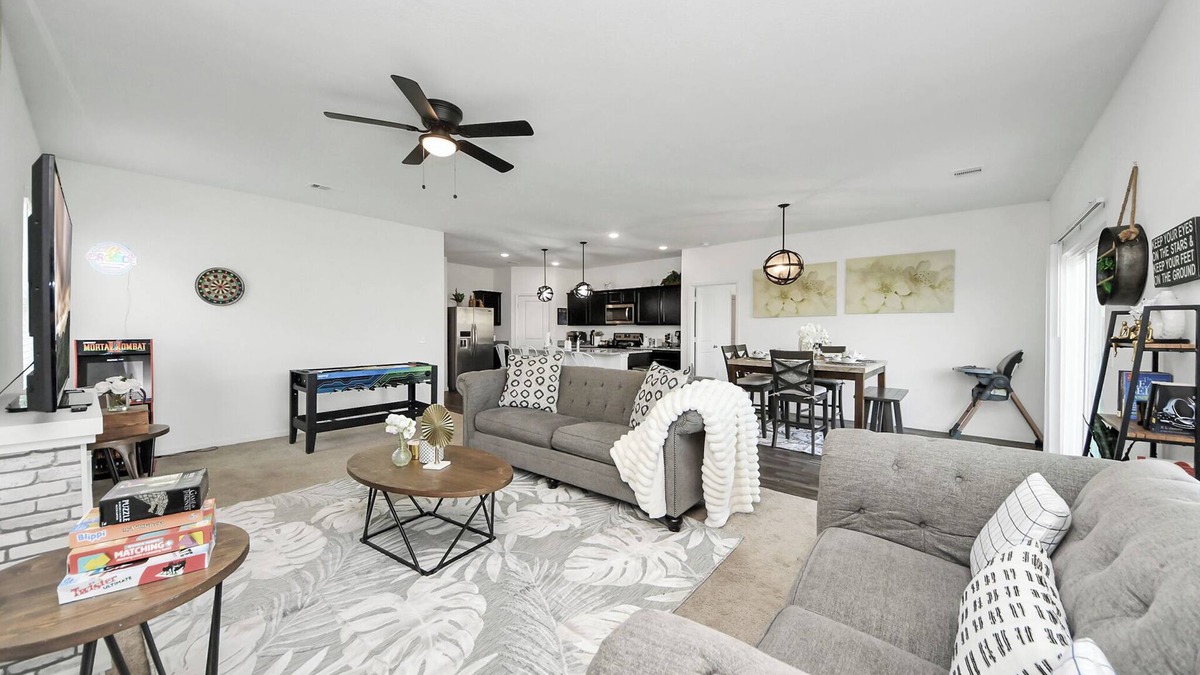 Katy House | Family-Friendly 4-bedroom Oasis with Fully Equipped Kitchen & Relaxing Vibes