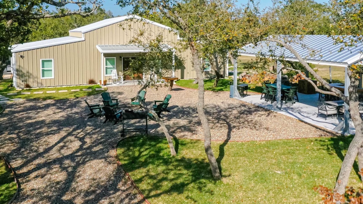 Rockport House | Family friendly 4bd/4b Lodge located minutes from Goose Island State Park