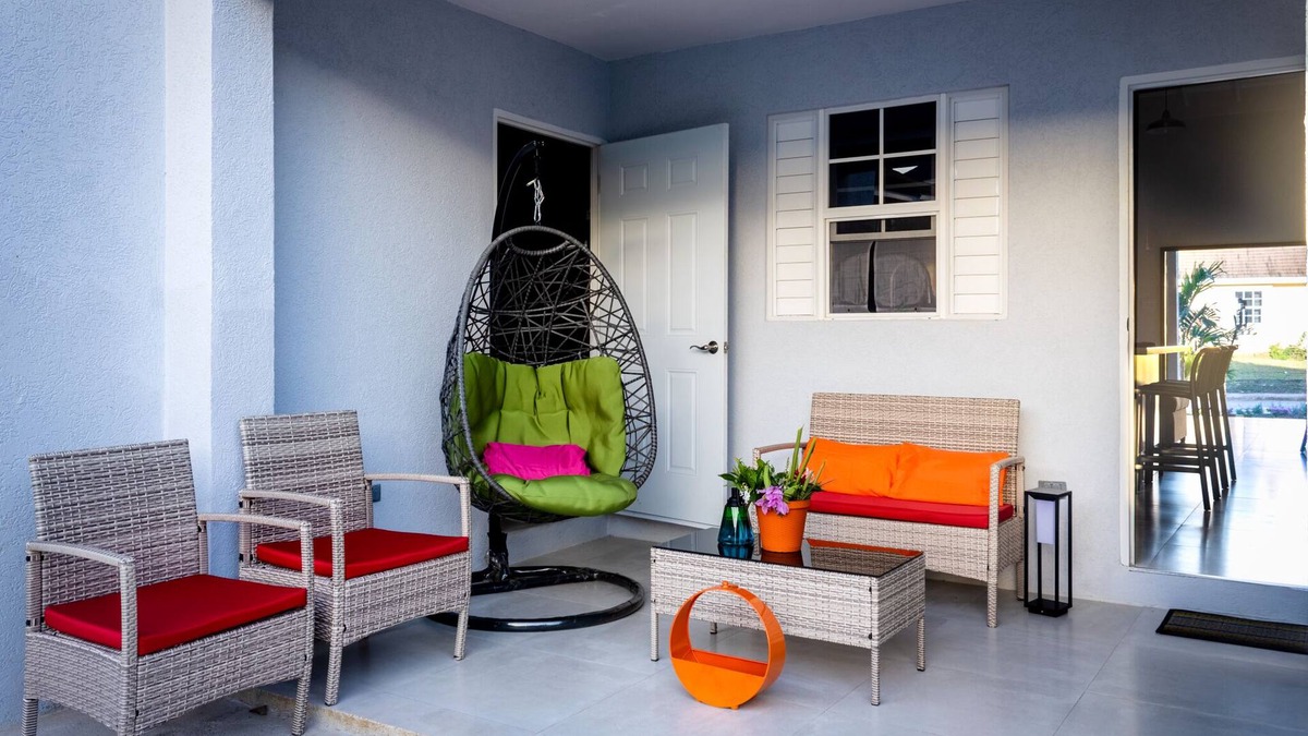 Epworth House | Family friendly accessible 3 bedroom bungalow *15 min to Ocho Rios