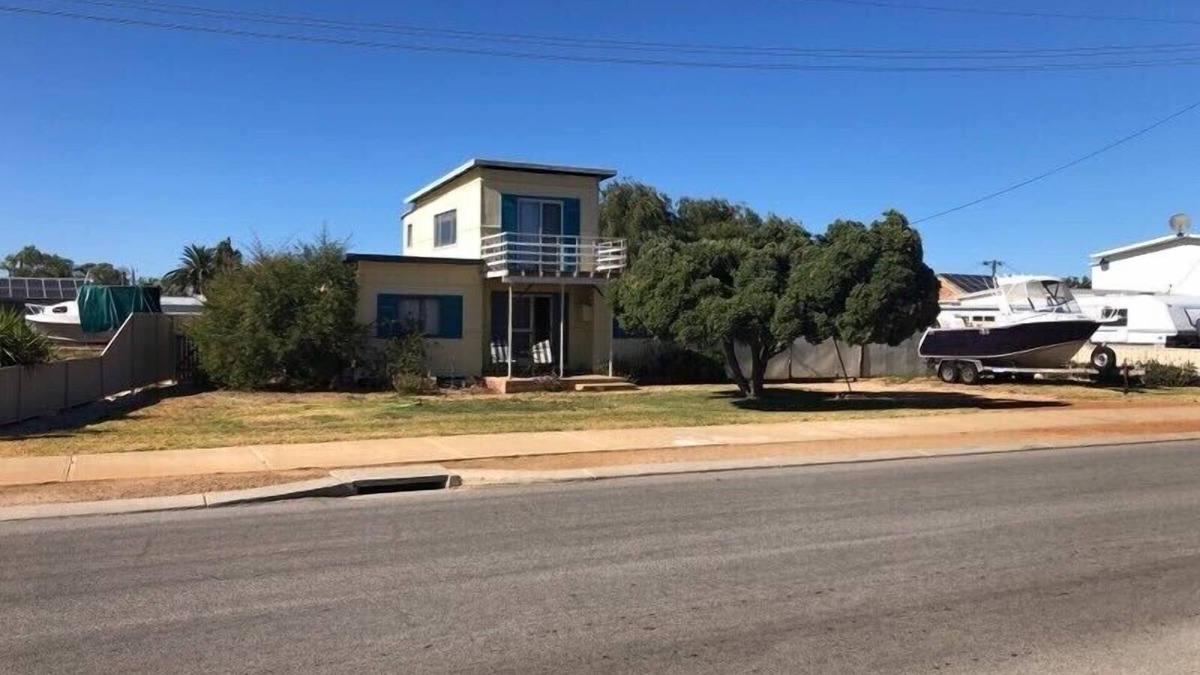 Leeman House | Family friendly accommodation