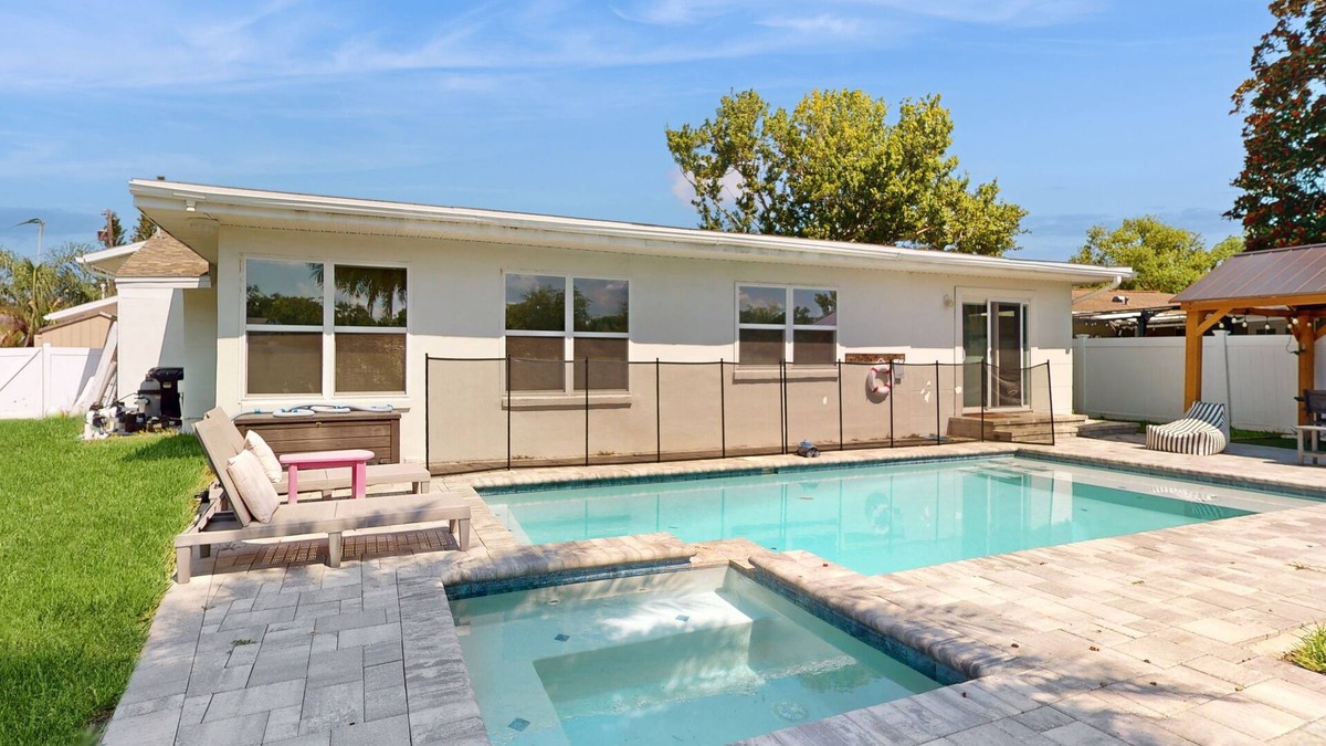 Harbor Bluffs House | Family friendly and spacious with heated pool, AC, W/D and close to Gulf beaches