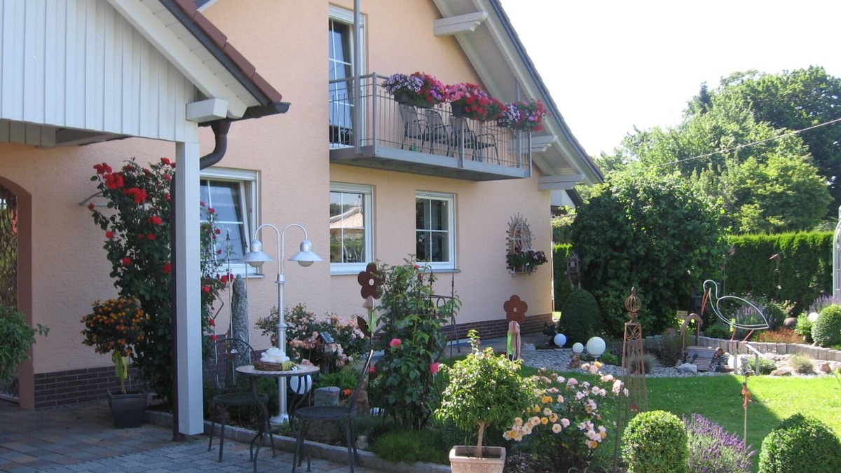 Behlingen Apartment | Family-friendly apartment near Legoland for 5 pers.