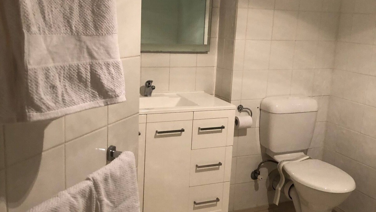 Kingston Apartment | Family friendly apartment 5 min drive to Canberra City