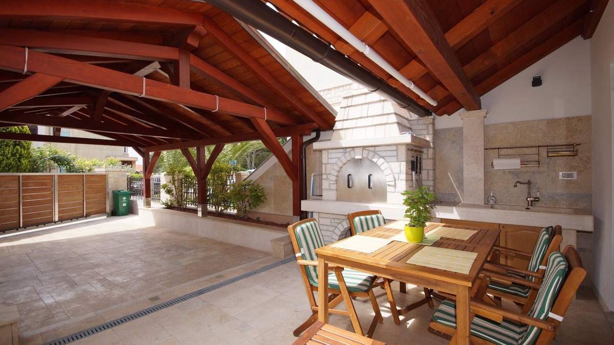 Vintijan Apartment | family-friendly apartment in a very good location, up to 6 people
