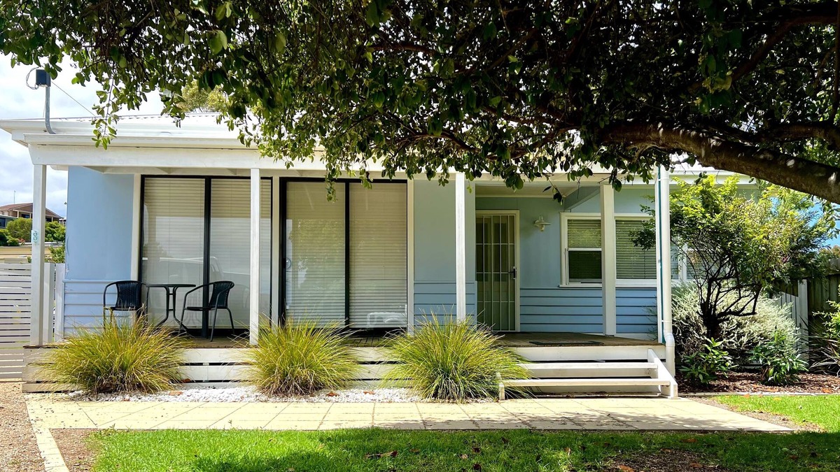 Lakes Entrance House | Family Friendly House in quiet court walking distance to Main Street.