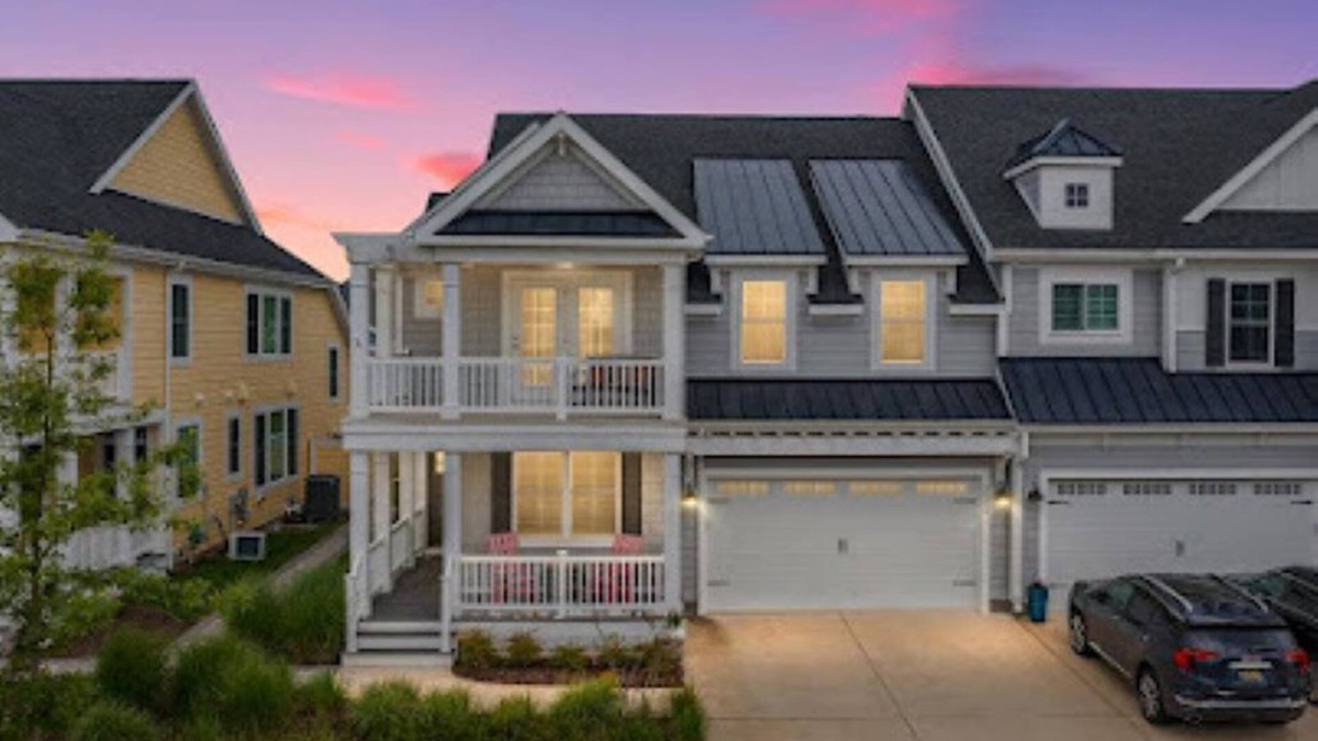 Bayside House | Family Friendly Bayside Villa- Sleeps 17- Pond View- 6 Bedroomn