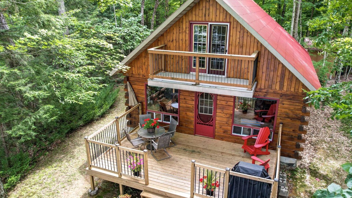 Marmora and Lake Cottage | Family Friendly Beautiful Lake Front Cottage