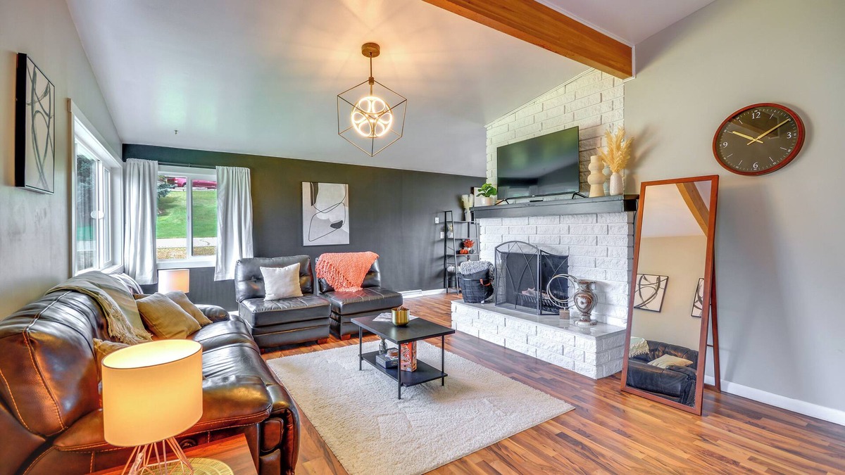 Billings House | Family-Friendly Billings Getaway w/ Private Deck