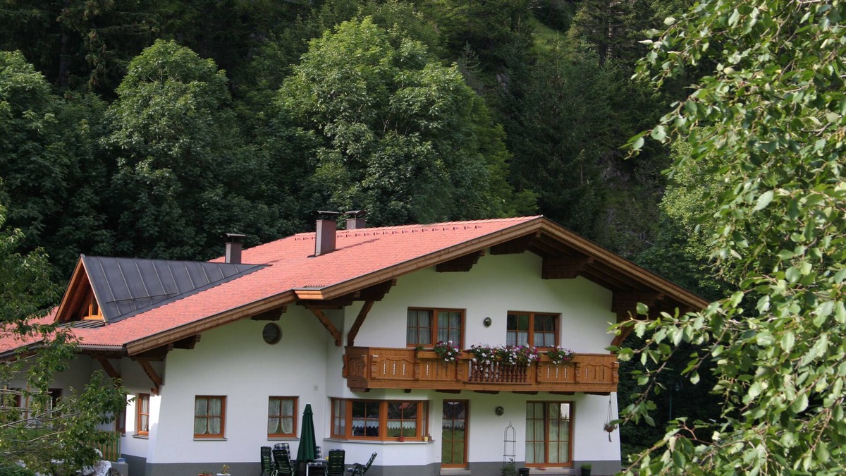 Steeg Apartment | Family-friendly, bright 64m² large apartment in a quiet and sunny location