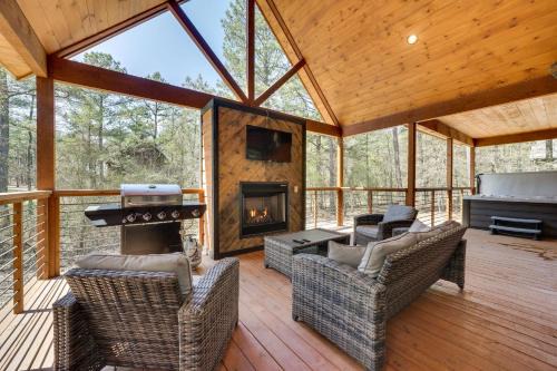Hochatown House | Family-Friendly Broken Bow Cabin Rental with Hot Tub