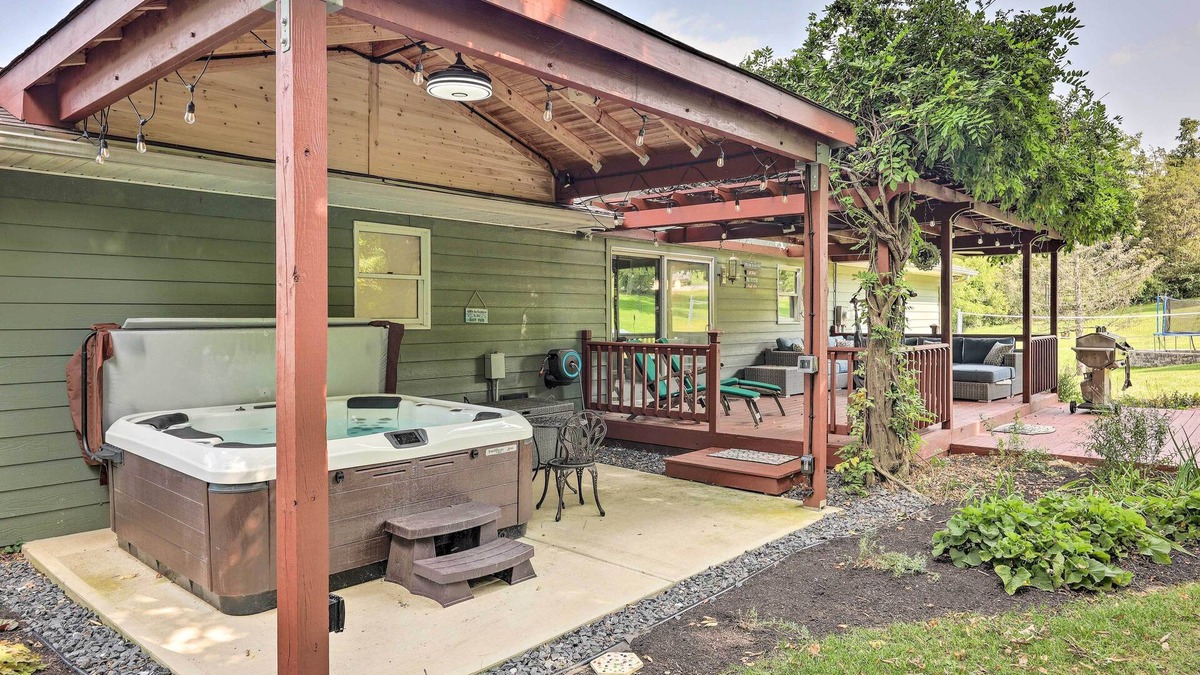 Brookville House | Family-Friendly Brookville Home w/Hot Tub!