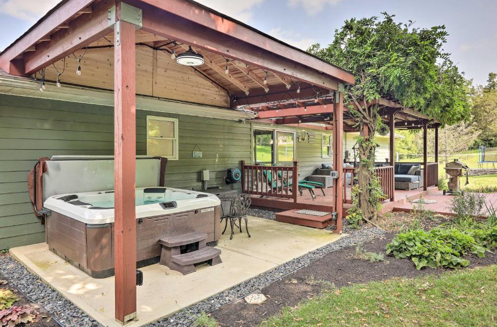 Brookville House | Family-Friendly Brookville Home with Hot Tub!