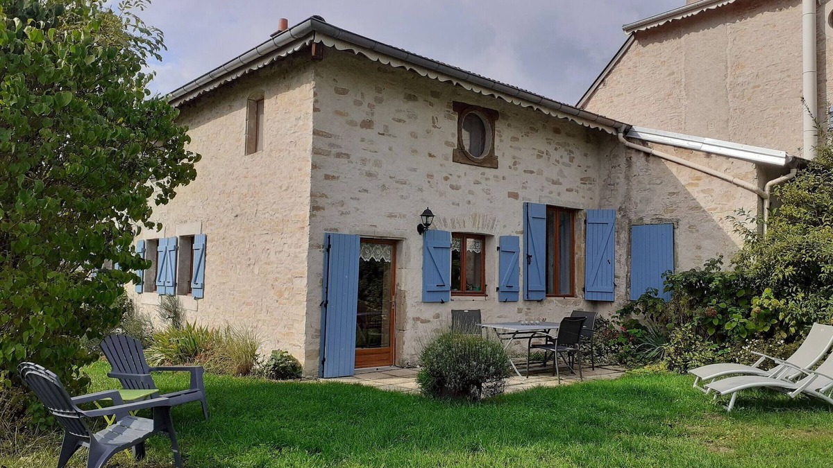 Saint-Germain Cottage | Family-friendly cottage with garden, wifi, baby gear, pet-friendly