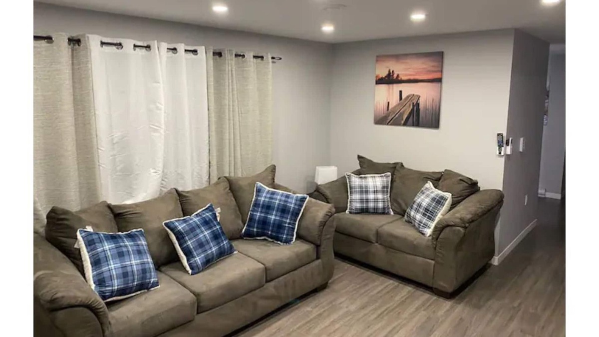 Lower Sackville House | Family Friendly 3 BR Home - Pets Allowed + Free Parking